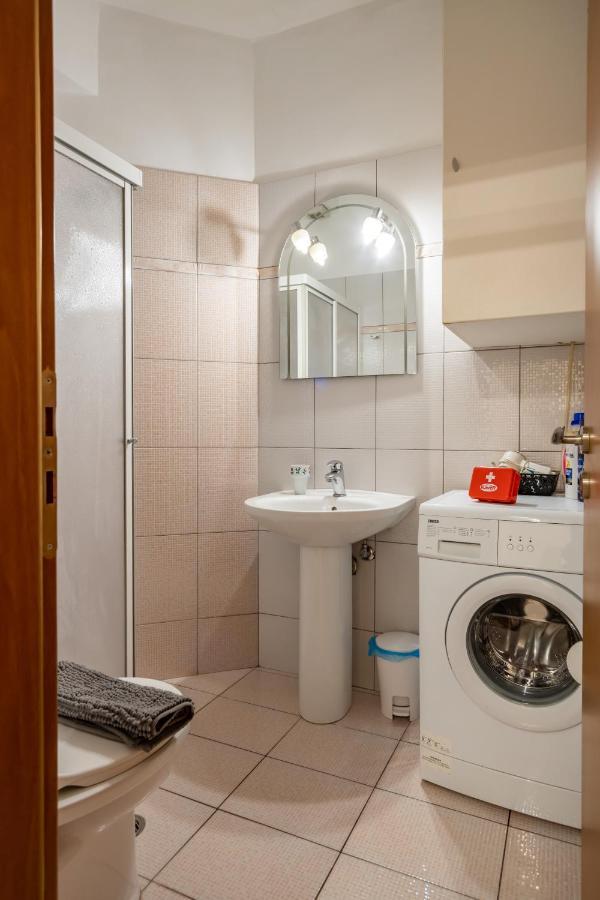 Flat In Excellent Location With Private Parking Apartamento Atenas Exterior foto